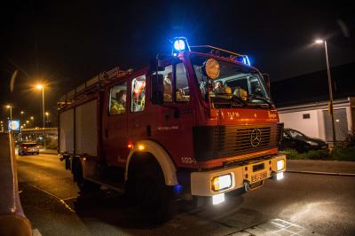 Esslingen: Rauch aus Kartonagencontainer beim Discounter loest Feuerwehreinsatz aus